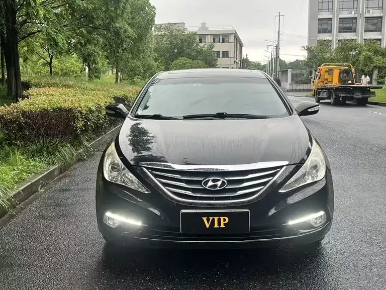 Hyundai Sonata 2.0 L Auto Leading
