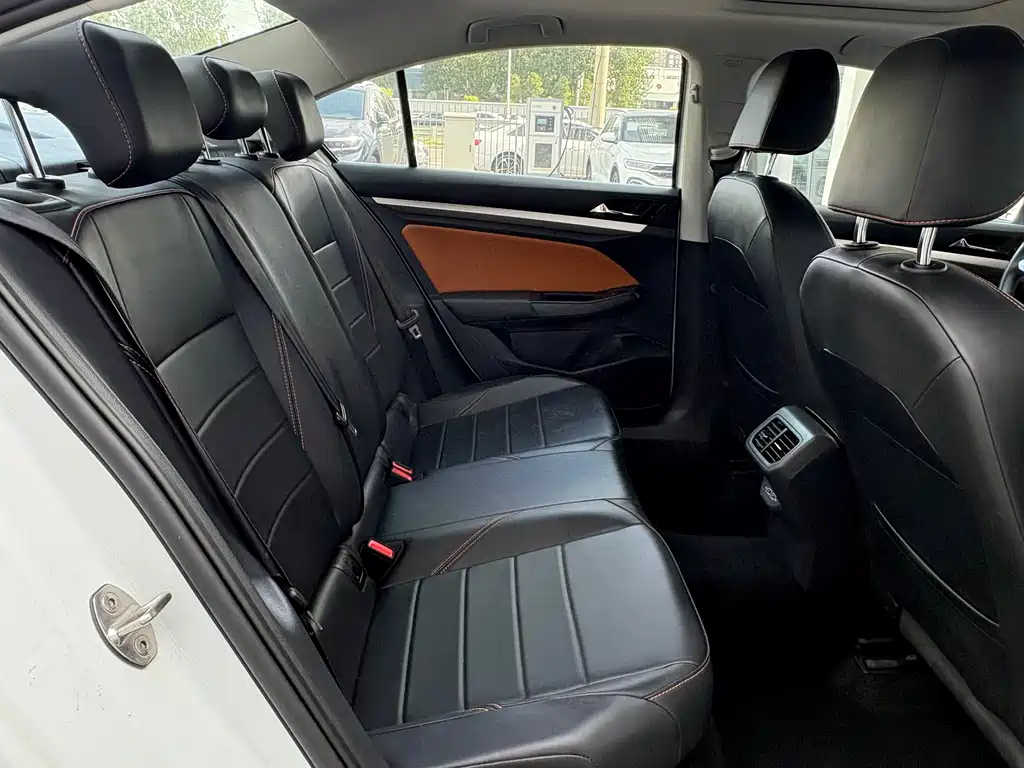Bora 200 TSI DSG Joy Travel