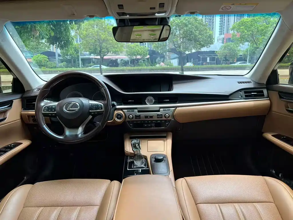 Lexus ES 300 h Comfort