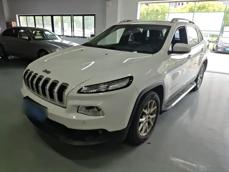 Jeep Cherokee 2.4 L Leading