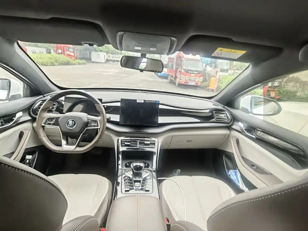 Qin PLUS Glory DM-i 55 KM Transcend