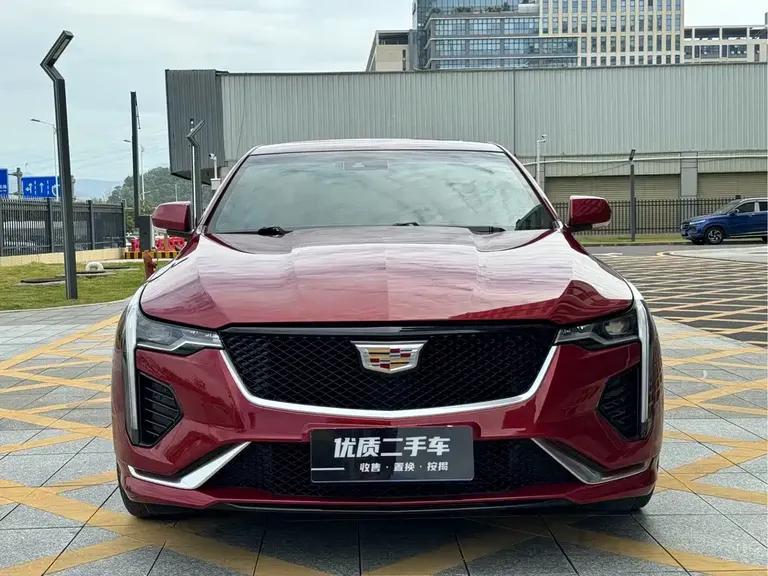 Cadillac CT4 28 T Fashion