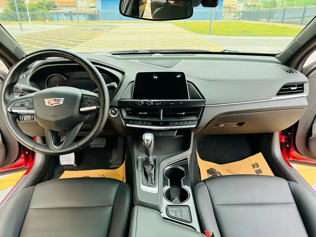 Cadillac CT4 28 T Fashion