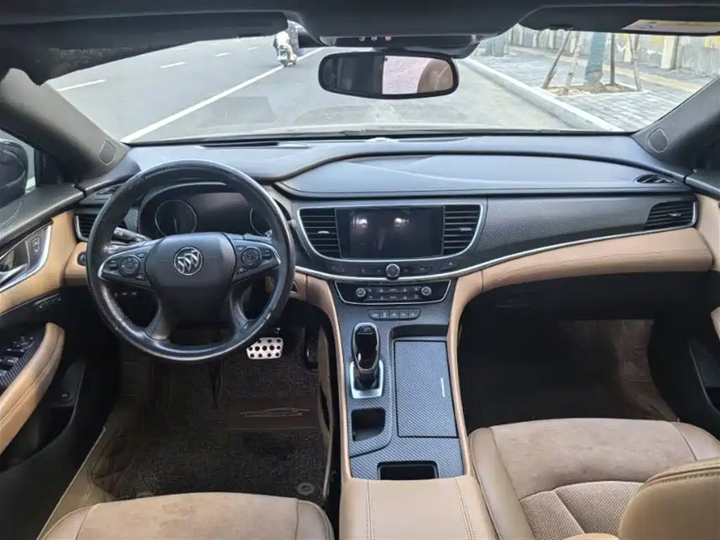 LaCrosse 20 T Luxury