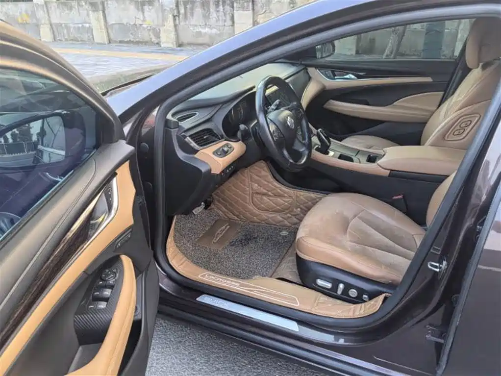 LaCrosse 20 T Luxury