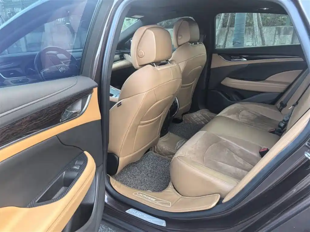 LaCrosse 20 T Luxury