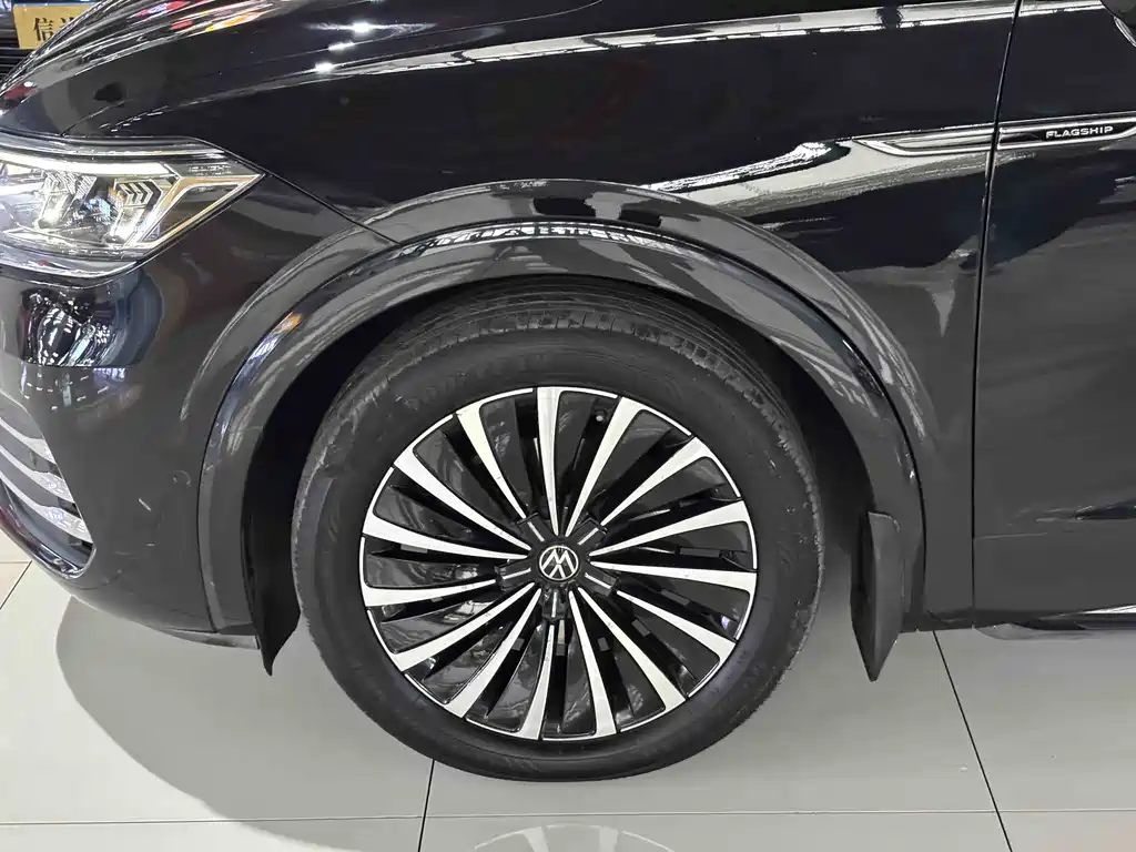 Viloran Facelift 380 TSI Flagship