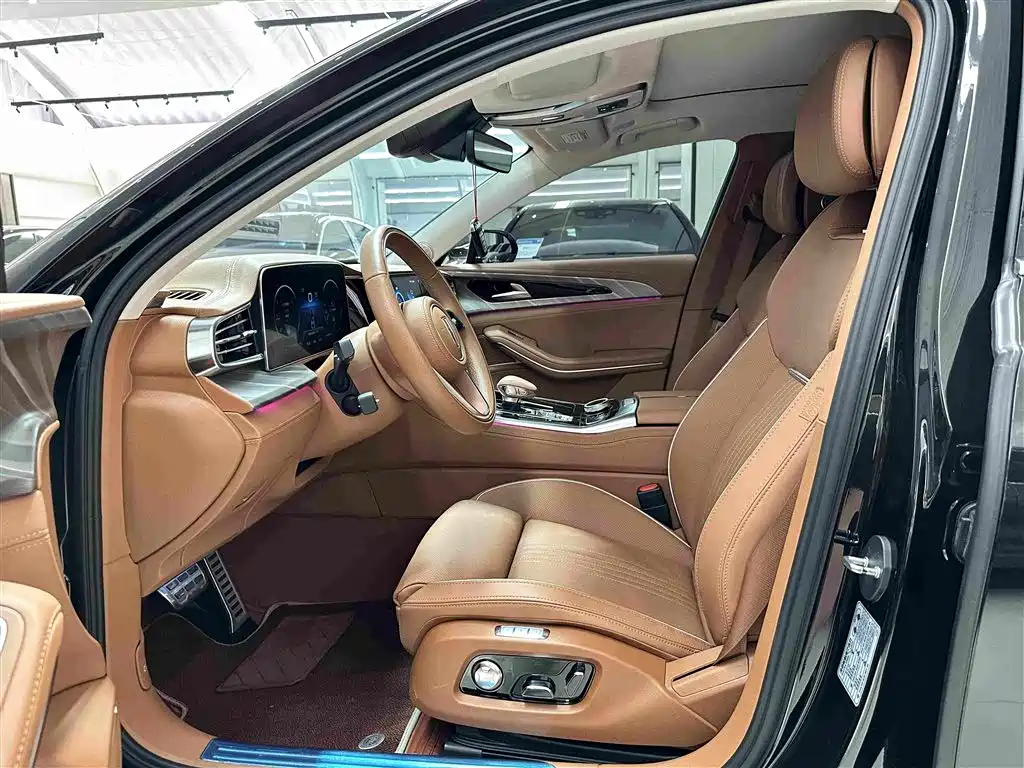Hongqi H9 2.0 T Connected Flagship Enjoyment