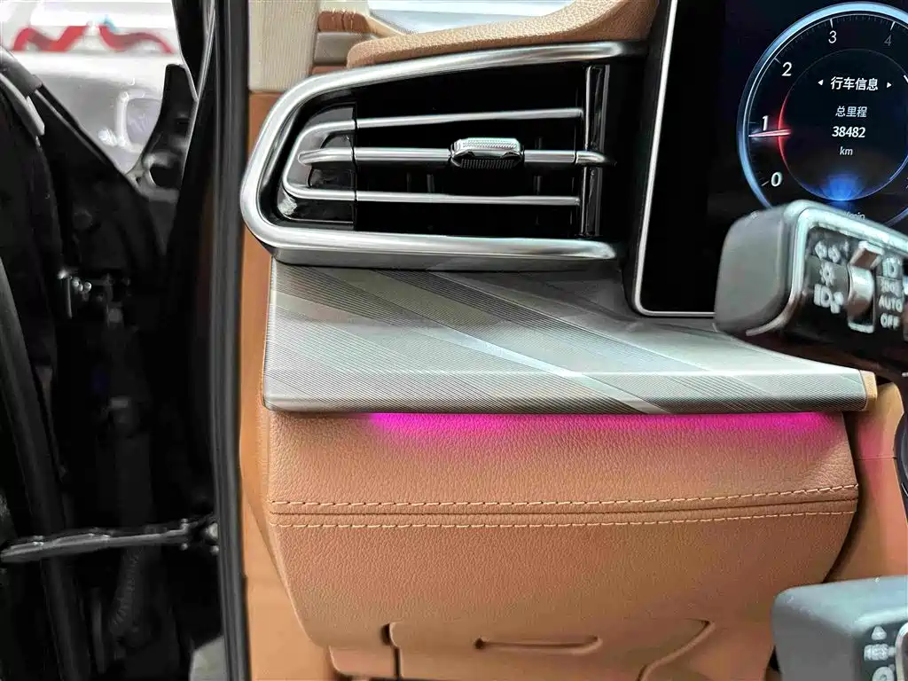 Hongqi H9 2.0 T Connected Flagship Enjoyment
