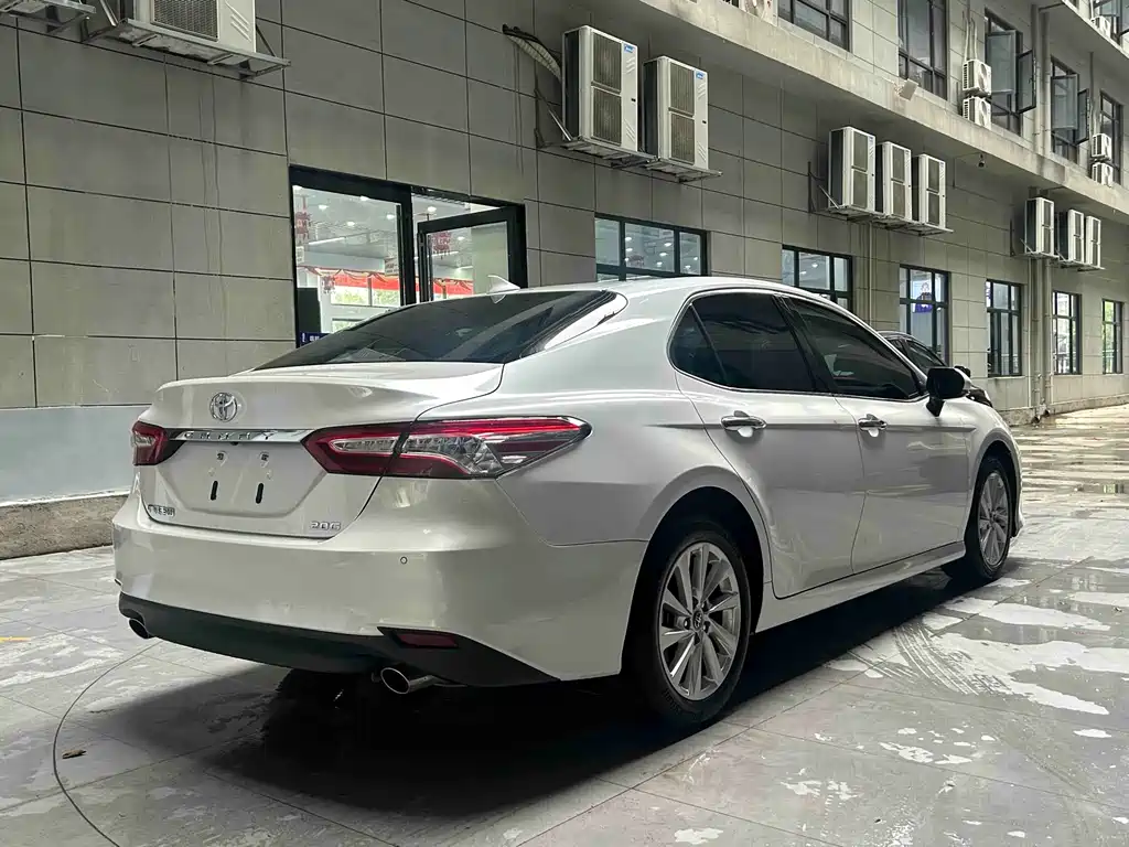 Camry 2.0 G Luxury
