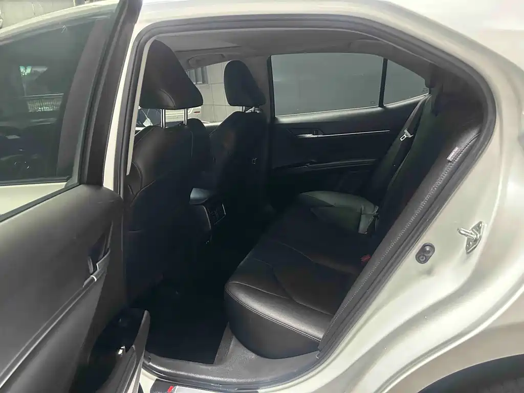 Camry 2.0 G Luxury