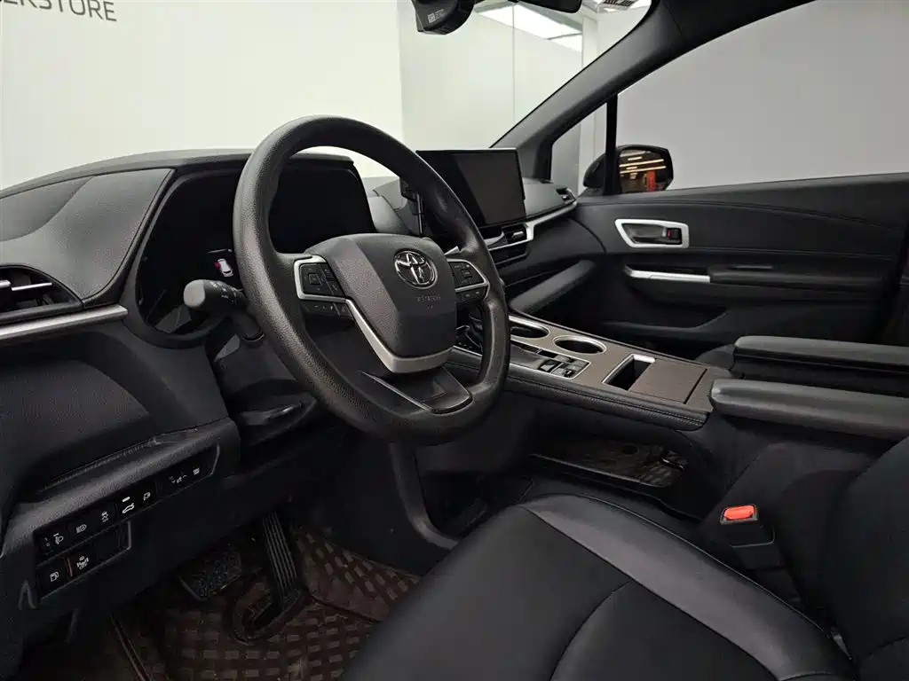 Granvia 2.5 L Hybrid Luxury