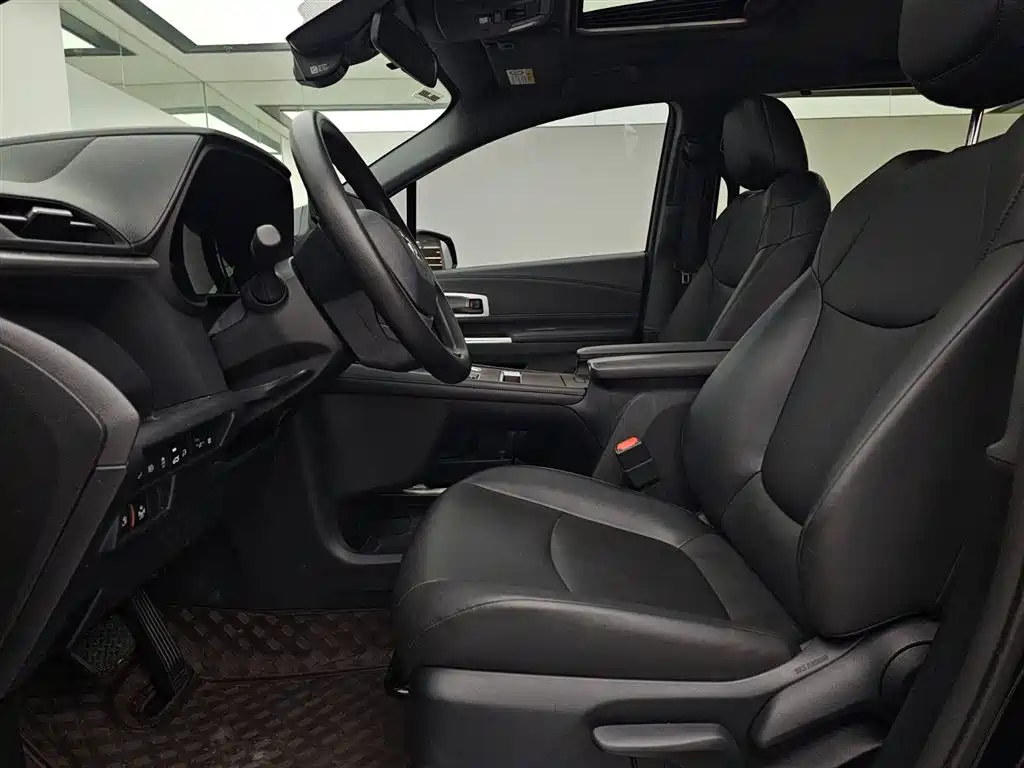 Granvia 2.5 L Hybrid Luxury