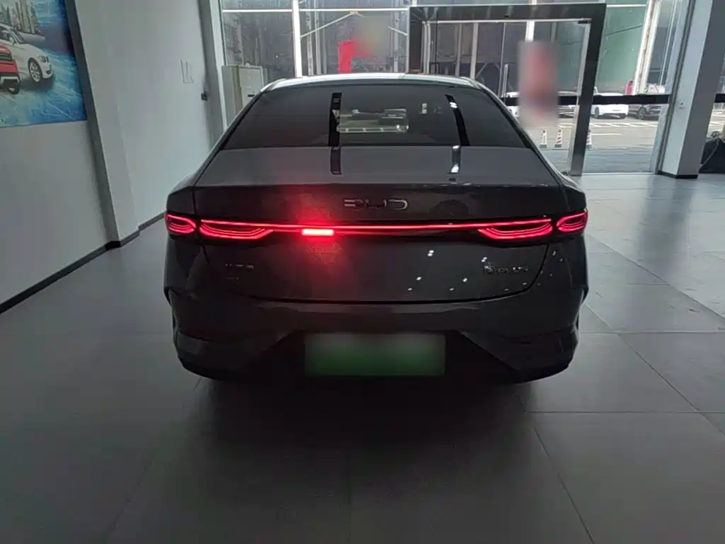 Qin PLUS DM-i Smart Drive 55 KM Leading