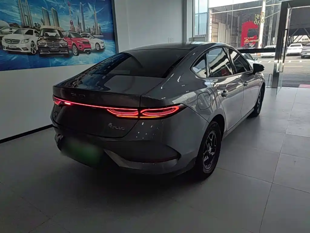 Qin PLUS DM-i Smart Drive 55 KM Leading
