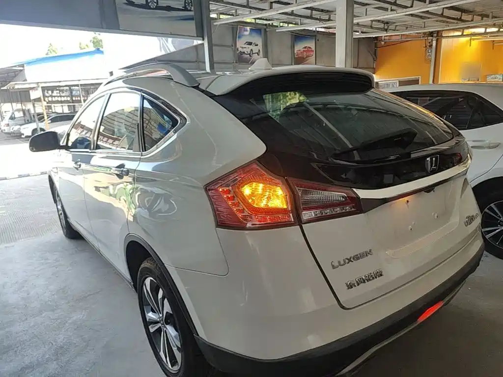 URX 6 SUV 1.8 T Smart Supreme