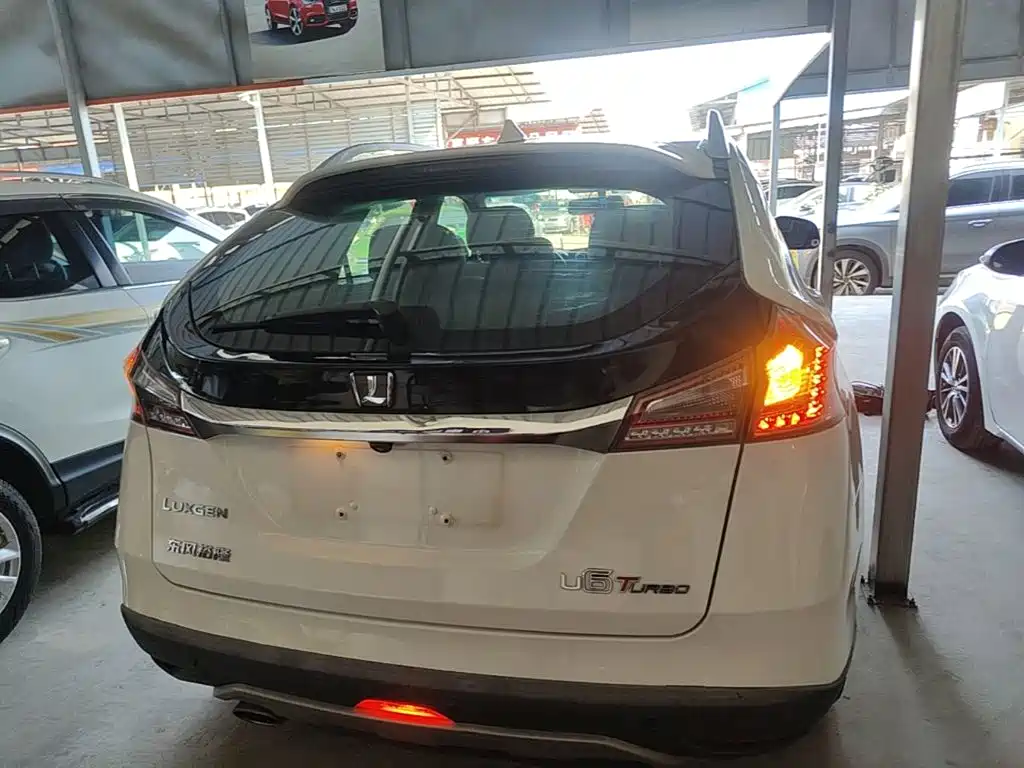 URX 6 SUV 1.8 T Smart Supreme