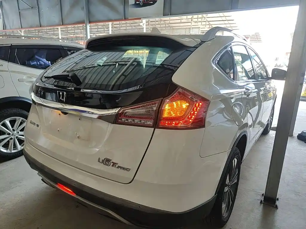 URX 6 SUV 1.8 T Smart Supreme