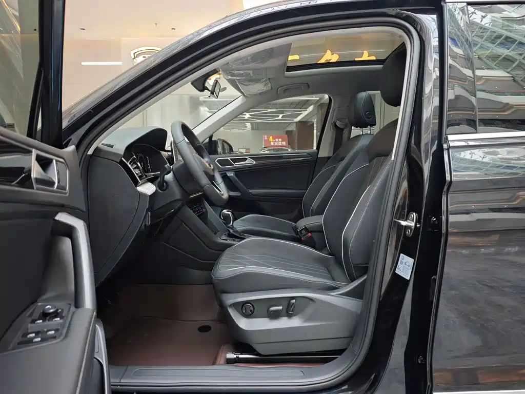 Tiguan L Outstanding 300 TSI Auto 2 WD Dragon
