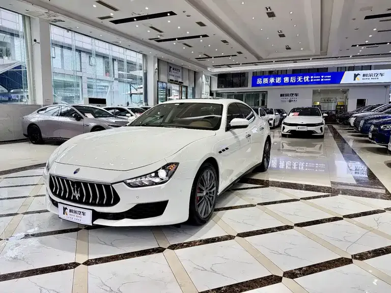 Maserati Ghibli 2.0 T Sharp Edge