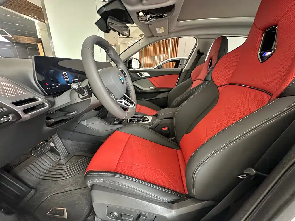 BMW 2 Series 宝马2系 2026款 225 L M运动曜夜套装