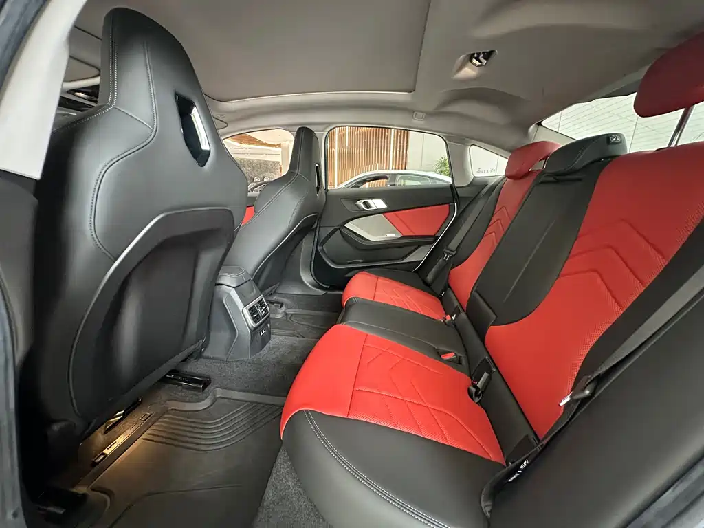 BMW 2 Series 宝马2系 2026款 225 L M运动曜夜套装