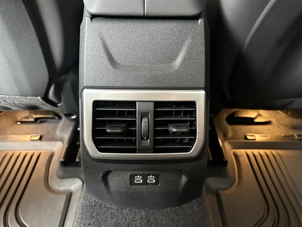 BMW 2 Series 宝马2系 2026款 225 L M运动曜夜套装