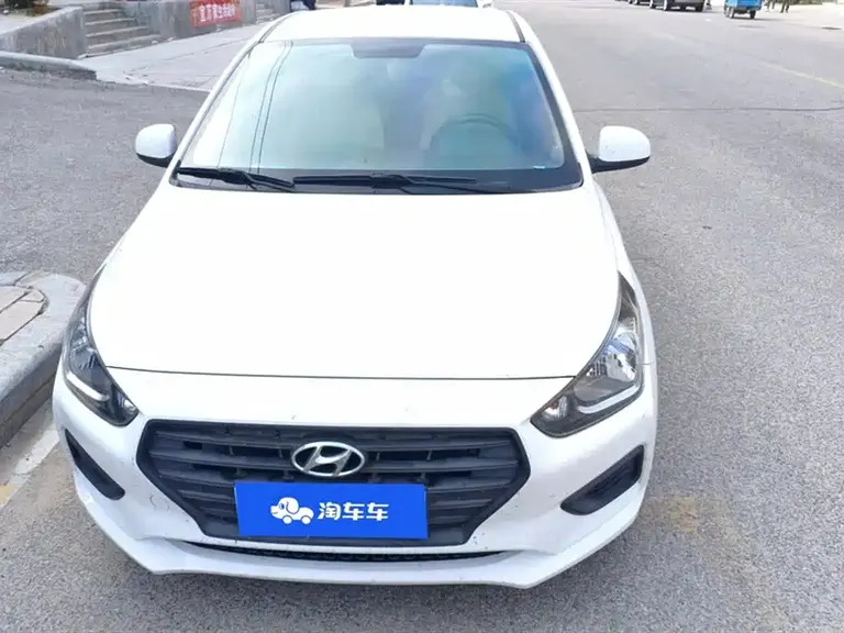 Hyundai Accent 1.4 L Manual Refreshed CN-V