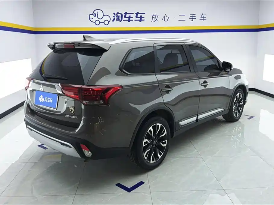 Outlander 2.0 L 2 WD Smooth Enjoyment 5-seat CN-V