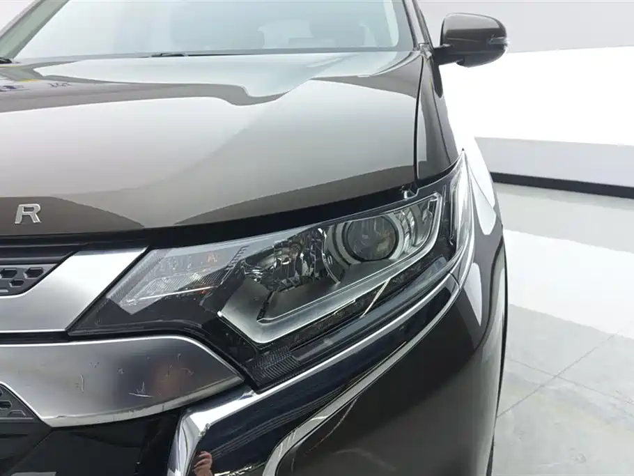 Outlander 2.0 L 2 WD Smooth Enjoyment 5-seat CN-V