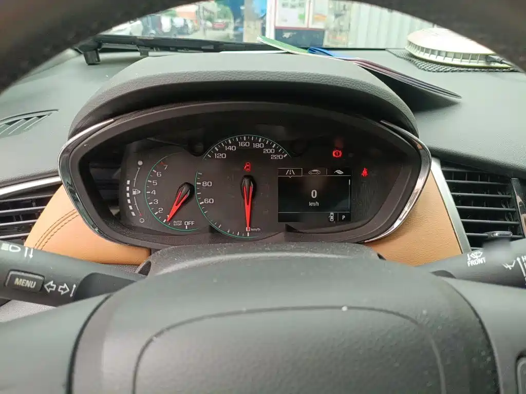 Tracker 1.4 T Auto 2 WD Luxury