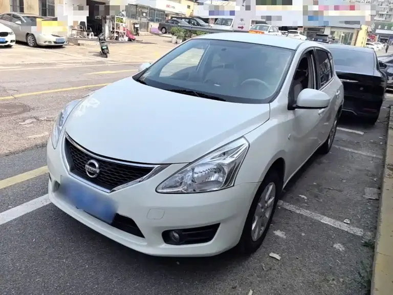 Nissan Tiida 1.6 L CVT Comfort