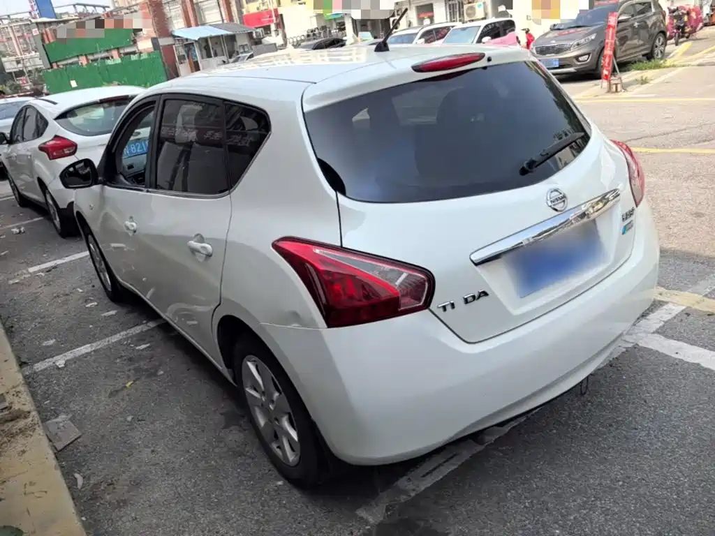 Tiida 1.6 L CVT Comfort