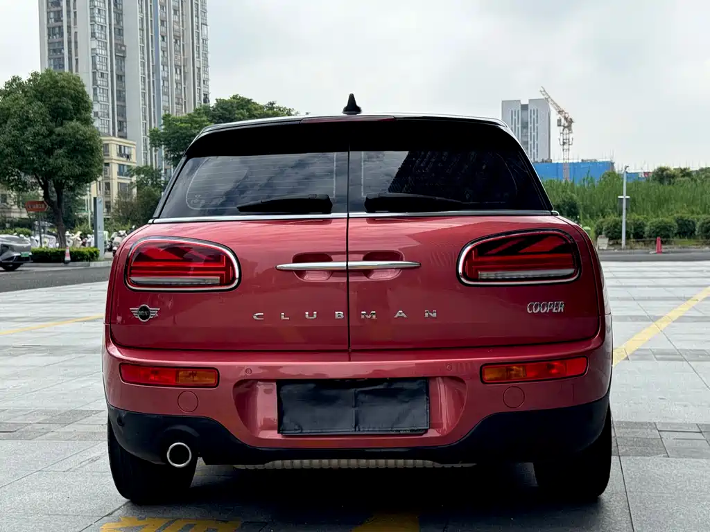 MINI CLUBMAN 1.5 T COOPER Connoisseur