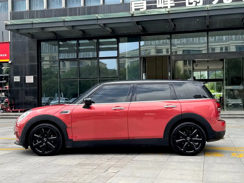 MINI CLUBMAN 1.5 T COOPER Connoisseur