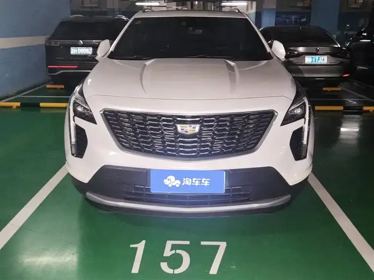 Cadillac XT4 28 T 4 WD Leading
