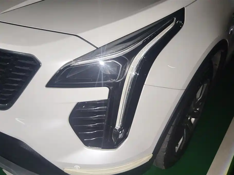 Cadillac XT4 28 T 4 WD Leading