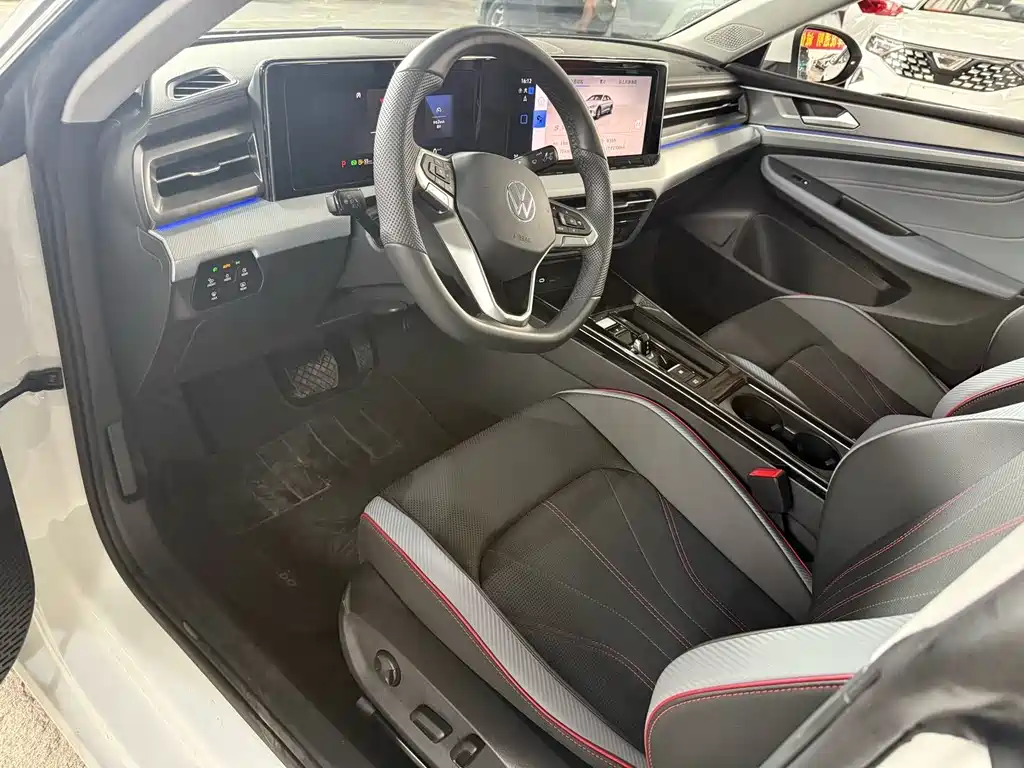 Lamando Lamando L 280 TSI DSG Dazzle Hot