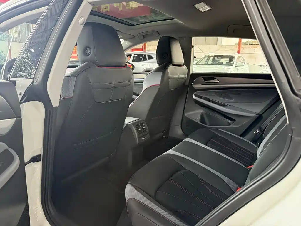 Lamando Lamando L 280 TSI DSG Dazzle Hot