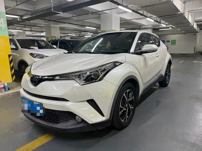 Toyota C-HR 2.0 L Leading