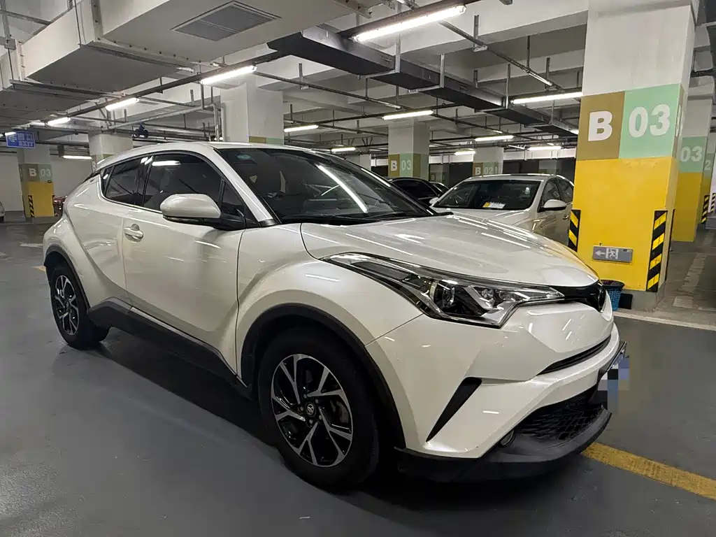 Toyota C-HR 2.0 L Leading
