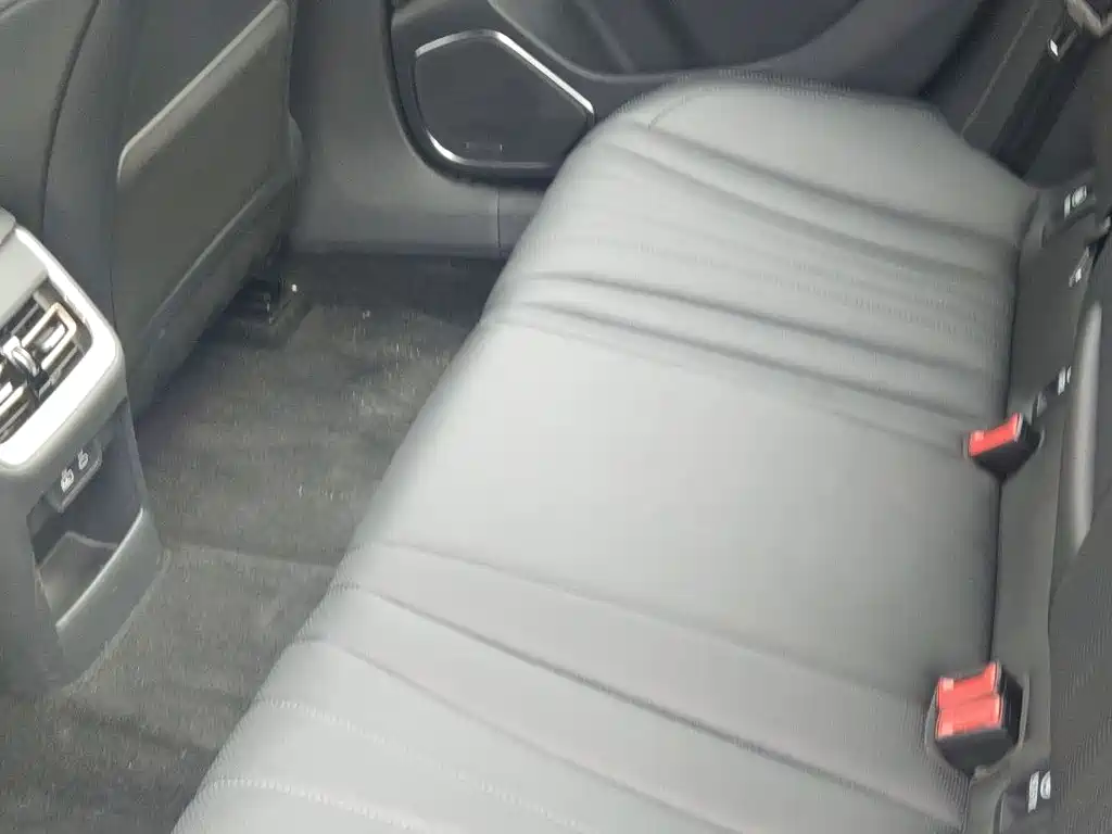 Hongqi H5 1.5 T DCT Connected Flagship Joy