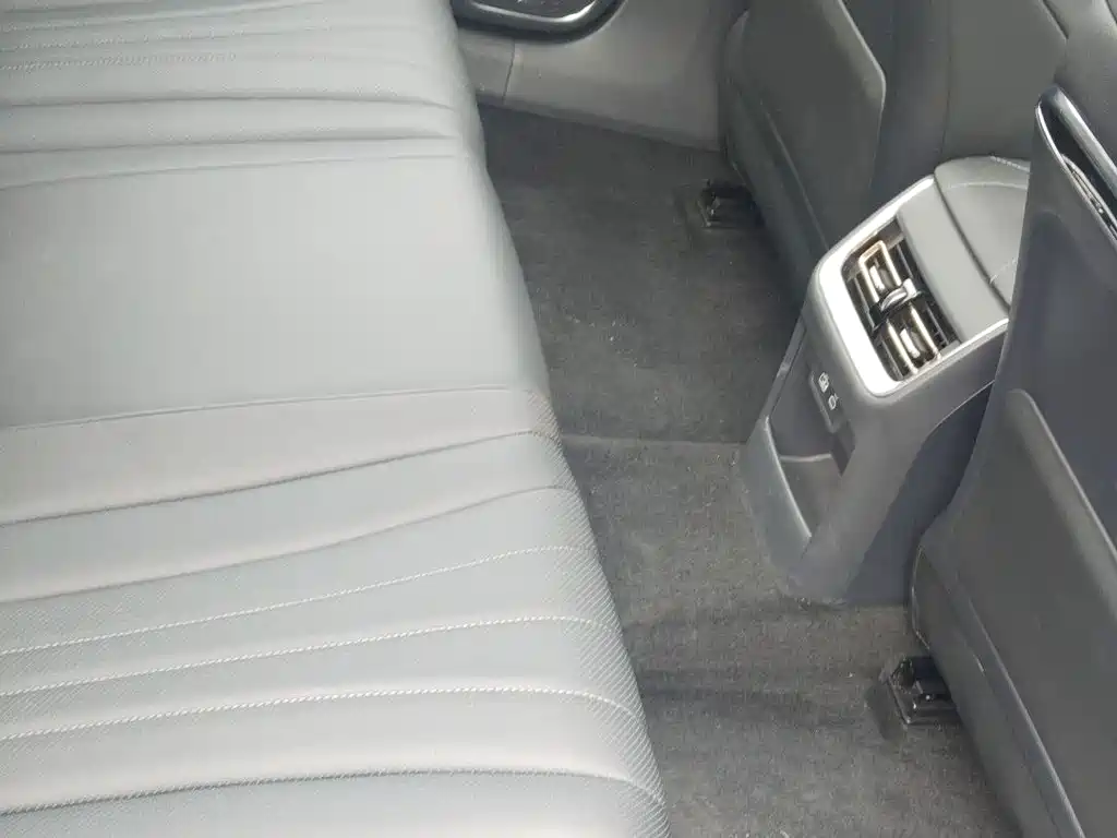 Hongqi H5 1.5 T DCT Connected Flagship Joy