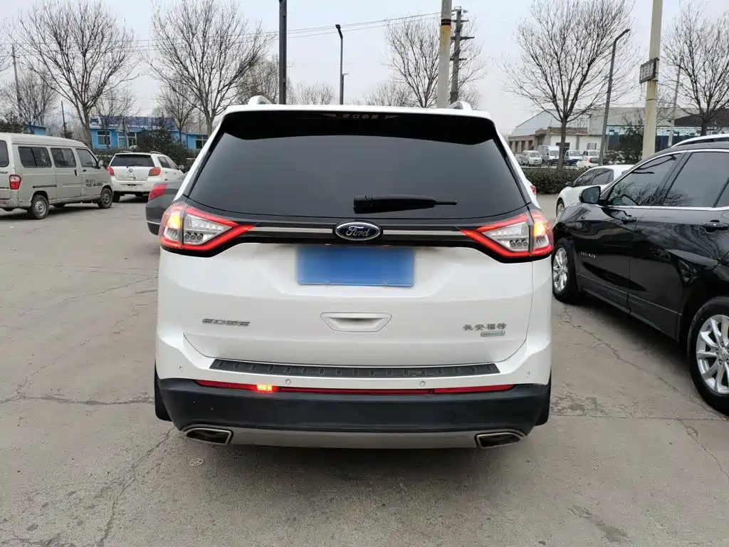 Edge EcoBoost 245 2 WD Elite Sharp 5-seat