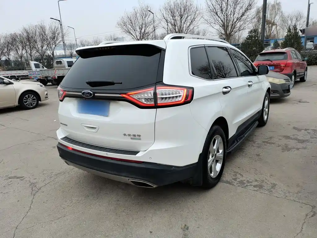 Edge EcoBoost 245 2 WD Elite Sharp 5-seat