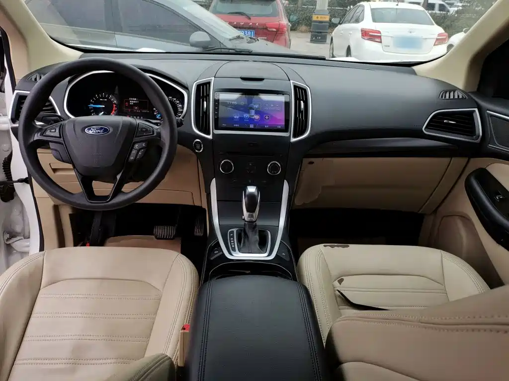 Edge EcoBoost 245 2 WD Elite Sharp 5-seat