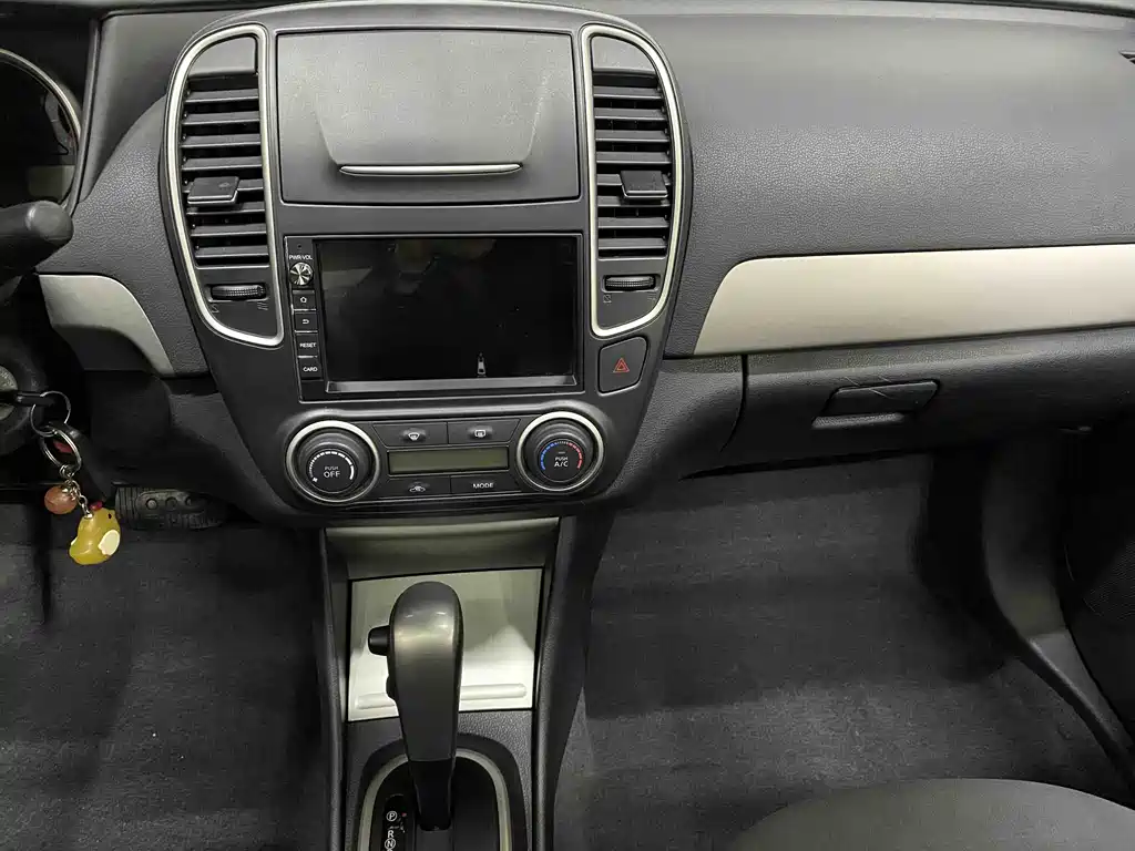 Sylphy Classic 1.6 XE Auto Leading