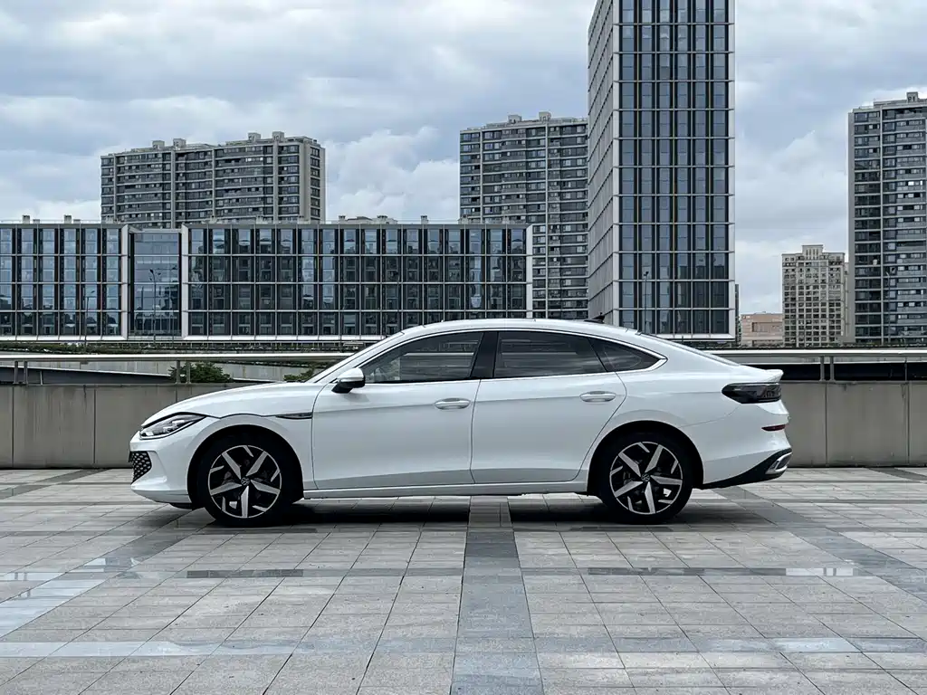 Lamando Lamando L 280 TSI DSG Spicy Cool
