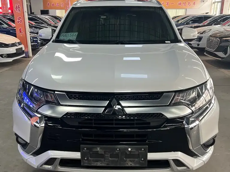 Mitsubishi Outlander 2.4 L 4 WD Enjoyment 7-seat