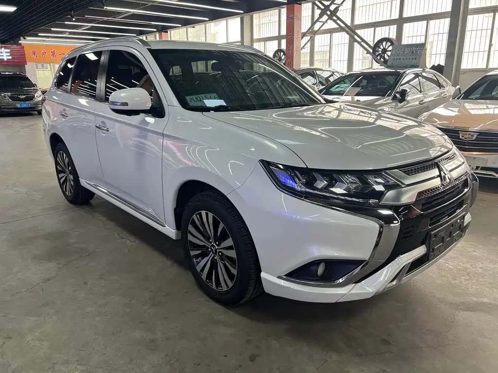 Outlander 2.4 L 4 WD Enjoyment 7-seat